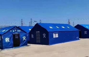 Tangshan Pengcheng Outdoor favqulodda vaziyatlarda yordam berish chodiri jarayonlarini standartlashtirishda chuqur ishtirok etdi, favqulodda ta'minot uchun mustahkam sifatli mudofaa liniyasini qurdi.
